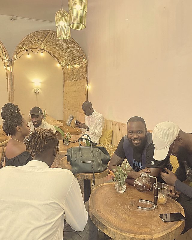 A quiet pause at the café table